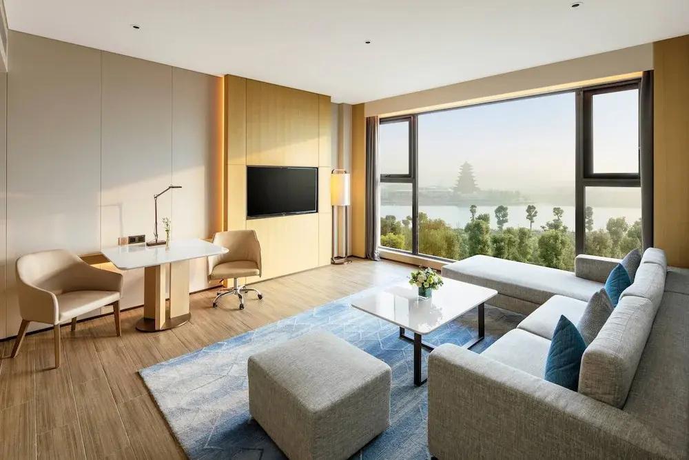 фото Suining Marriott Hotel