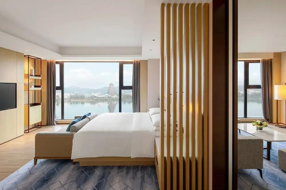 фото Suining Marriott Hotel
