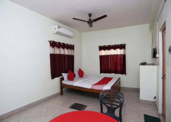 OYO 25111 Nandi Inn