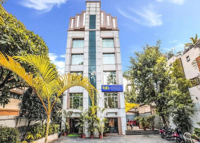 FabHotel Lakme Executive FC Road