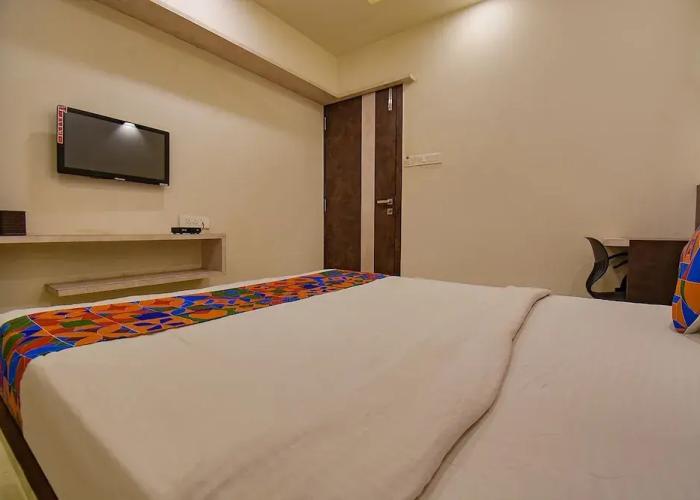 Fabhotel Royce Studio Apartments