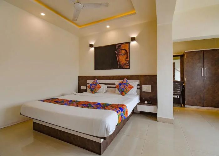 Fabhotel Royce Studio Apartments