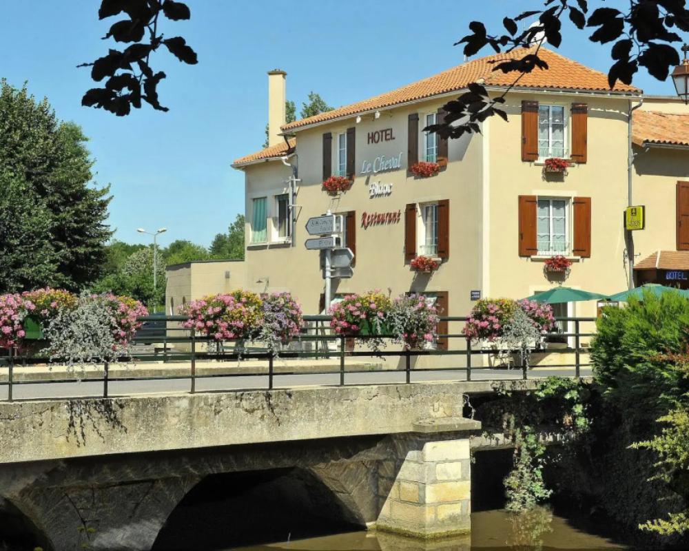 Logis Le Cheval Blanc et Clovis