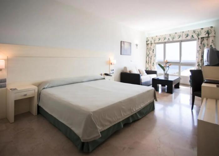 Senator Águilas Hotel