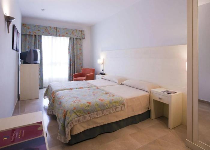 Senator Águilas Hotel