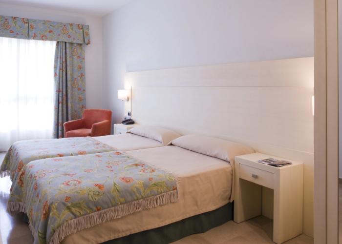 Senator Águilas Hotel