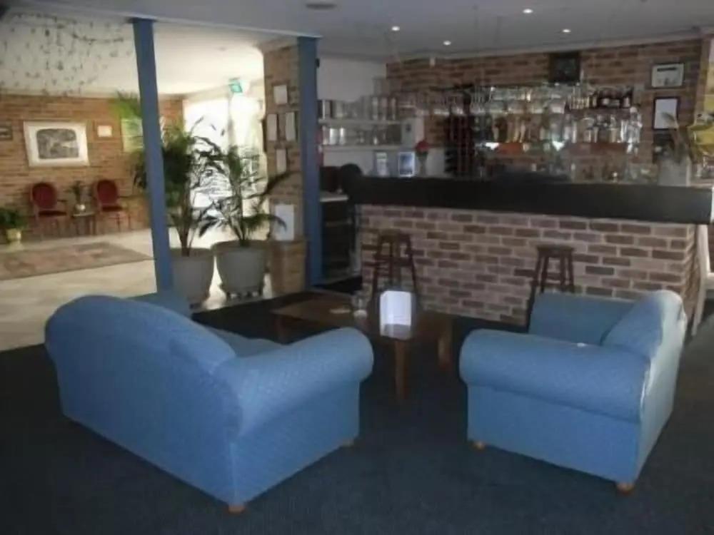 Lake Haven Motor Inn & Palms Restaurant