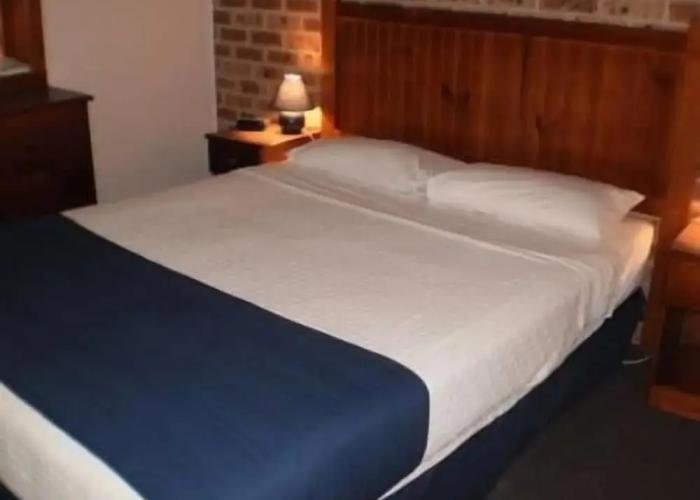 Lake Haven Motor Inn & Palms Restaurant