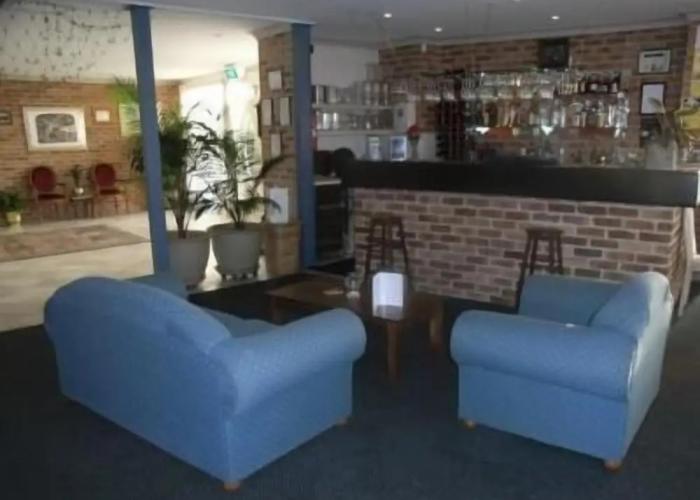 Lake Haven Motor Inn & Palms Restaurant