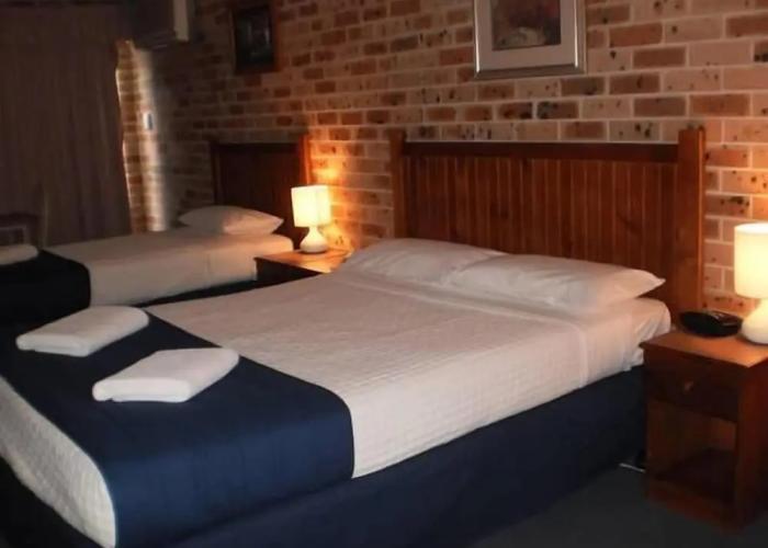 Lake Haven Motor Inn & Palms Restaurant