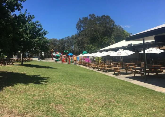 Bateau Bay Hotel