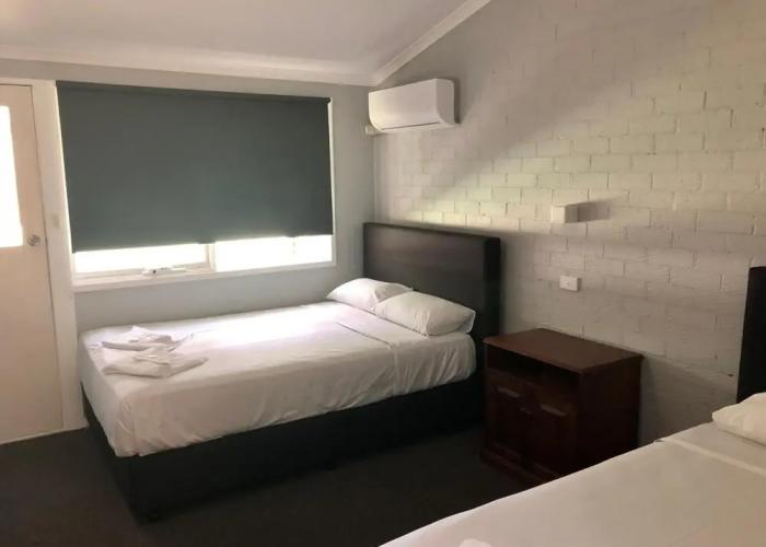 Bateau Bay Hotel