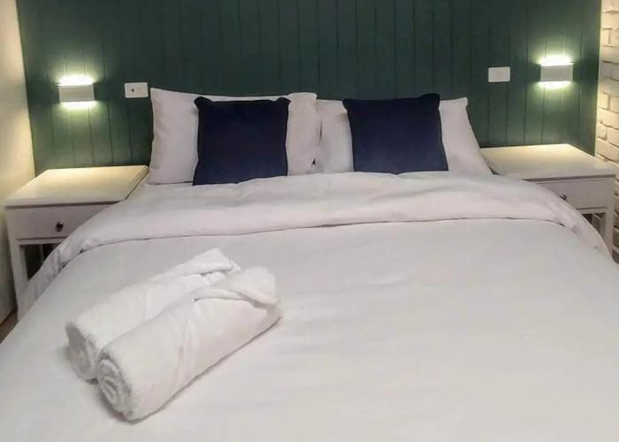 Bay House Motel