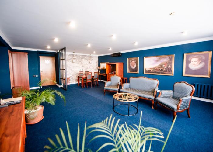 Dis President Hotel