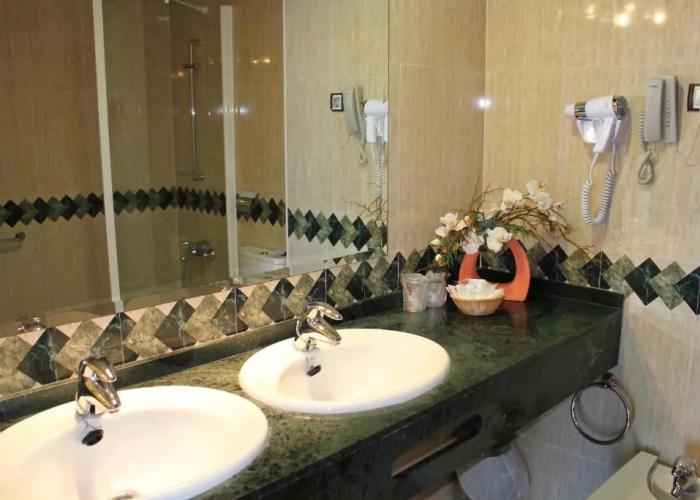 Hotel La Familia Gallo Rojo