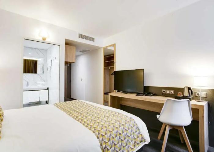 Brit Hotel Confort Loches