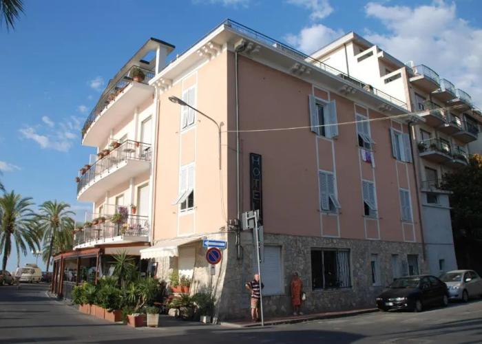 Albium Hotel