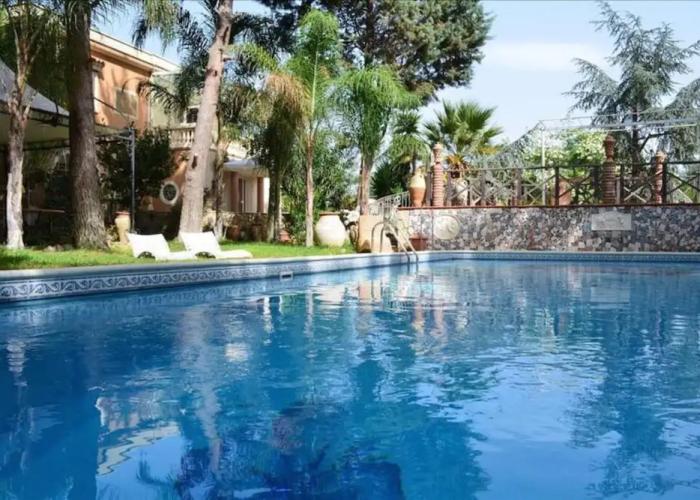 Casa Rubino - Confortevole Casa con Ampio Spazio Esterno e Piscina Privata