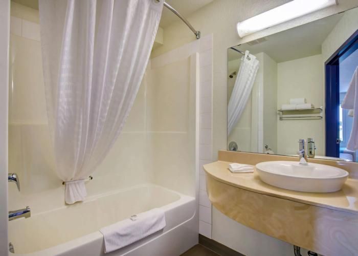 Motel 6 Grande Prairie, AB