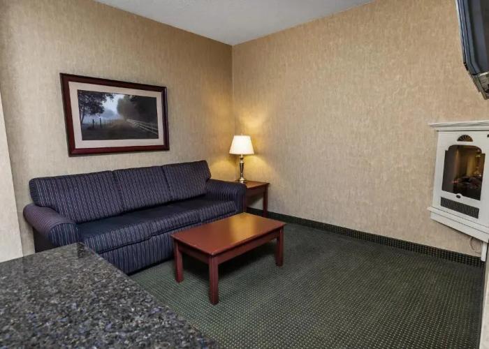 Redwood Inn & Suites - Grande Prairie