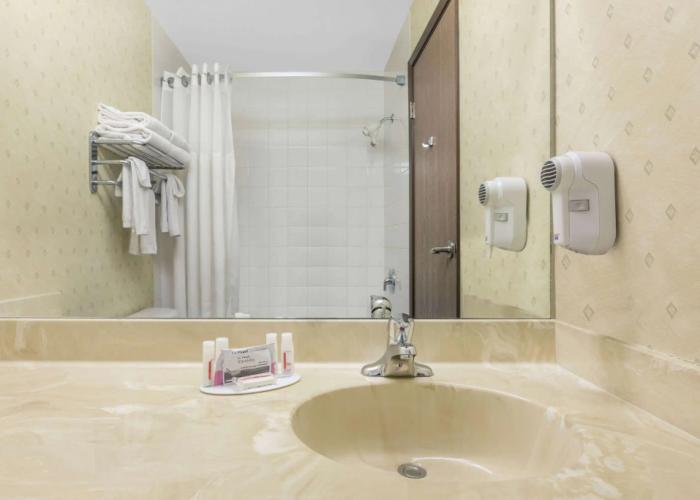 Ramada by Wyndham Clairmont/Grande Prairie