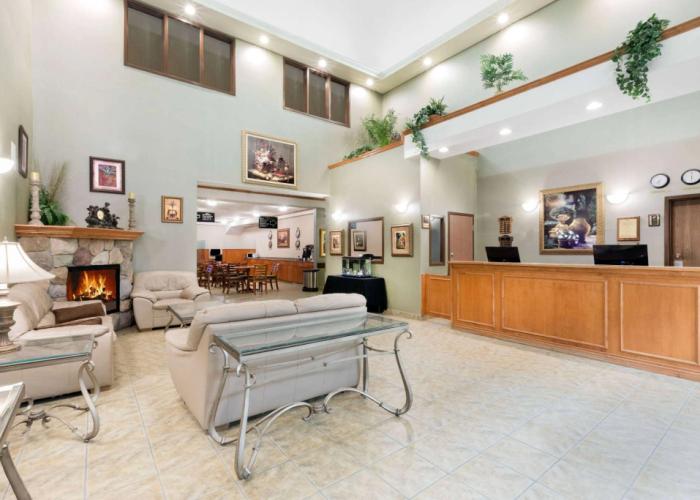 Ramada by Wyndham Clairmont/Grande Prairie