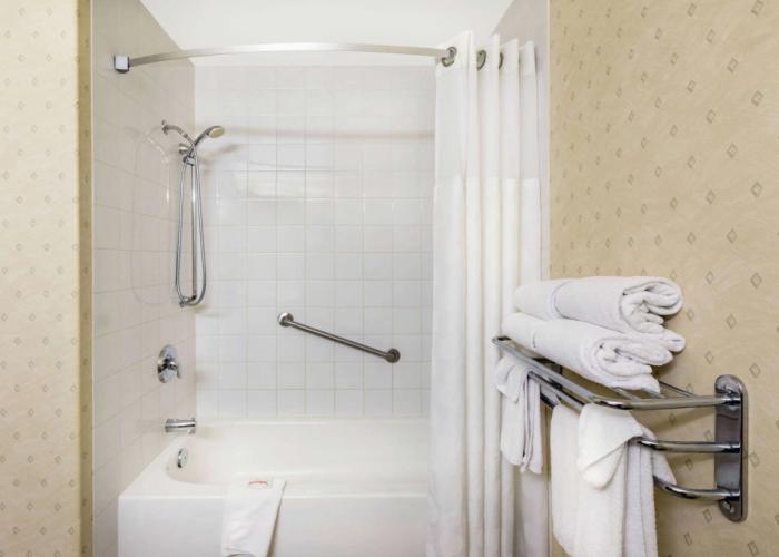 Ramada by Wyndham Clairmont/Grande Prairie