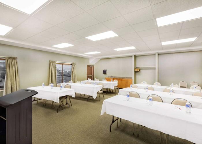 Ramada by Wyndham Clairmont/Grande Prairie