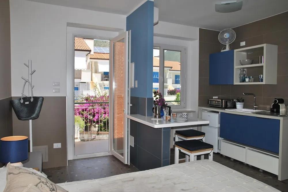 фото La Bouganville Studio 200 m From the sea