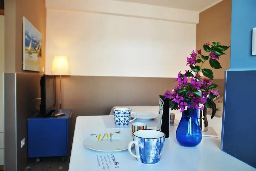 фото La Bouganville Studio 200 m From the sea