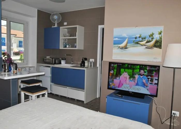 La Bouganville Studio 200 m From the sea