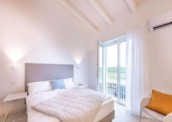 Pareus Beach Resort
