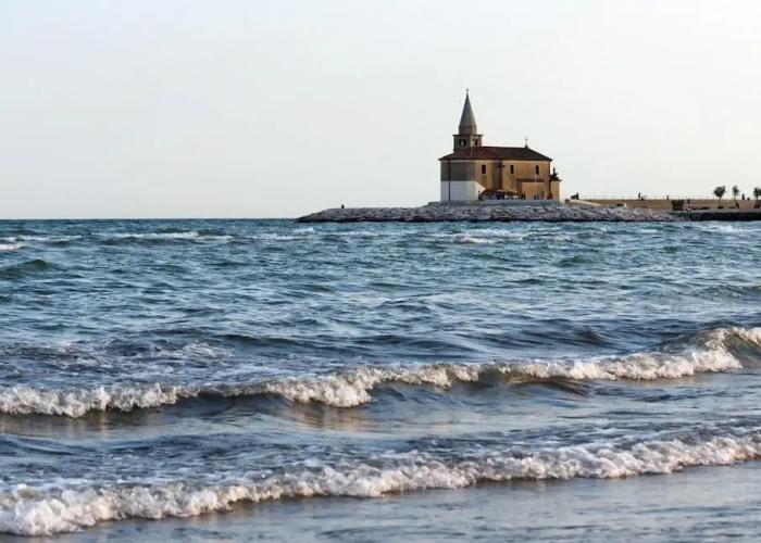 Caorle Awaits you in a Comfortable 3 bdr Apartment