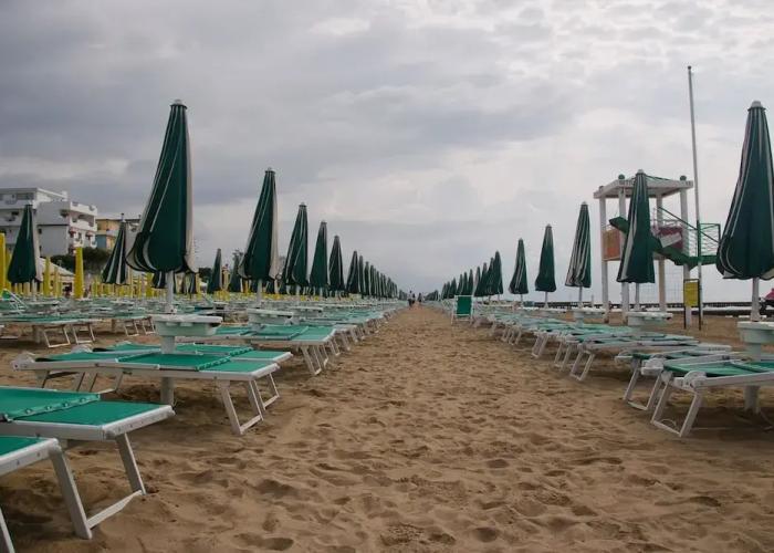 Spacious Apartment Close to the Beach - Beahost