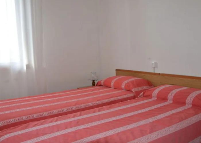 Spacious Apartment Close to the Beach - Beahost