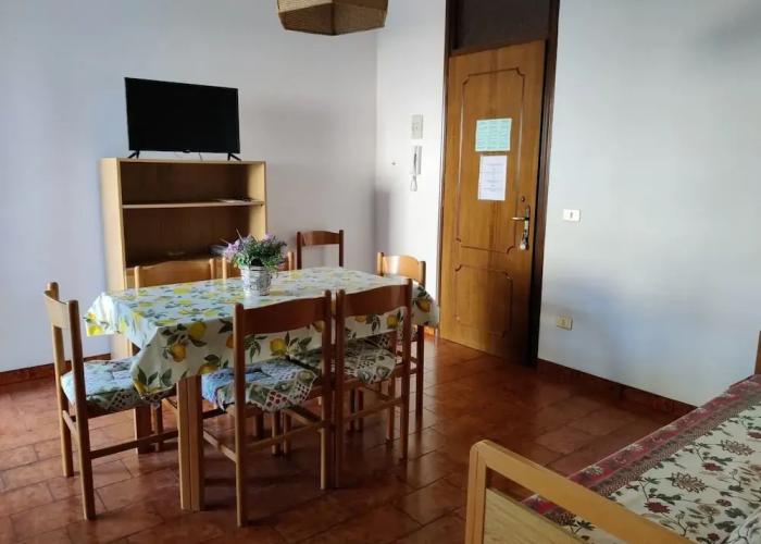Spacious Apartment Close to the Beach - Beahost