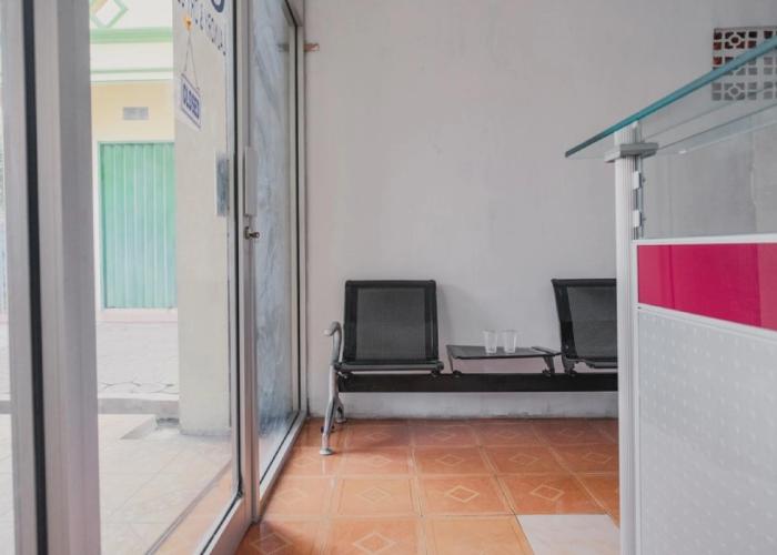 RedDoorz Syariah near Stadion Maulana Yusuf