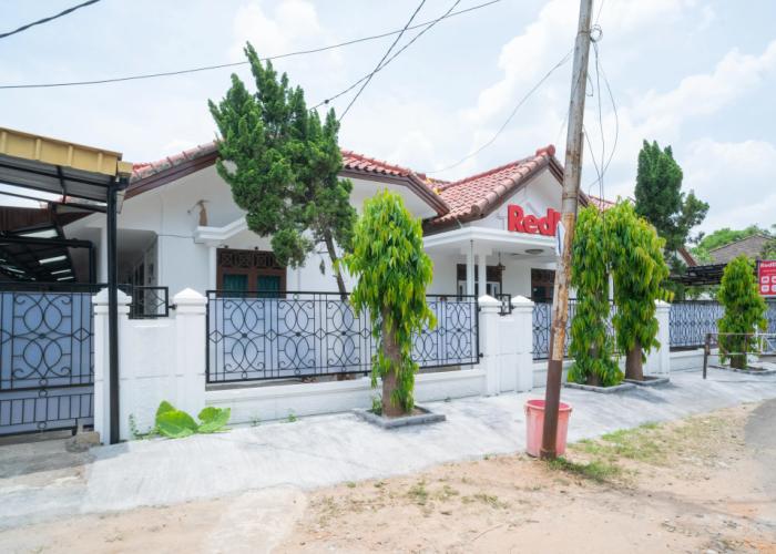 RedDoorz Near Bundaran Ciceri