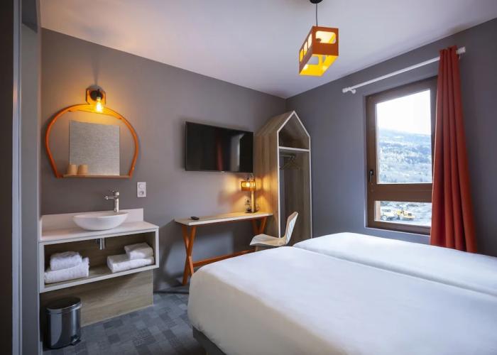 Hotel Base Camp Lodge