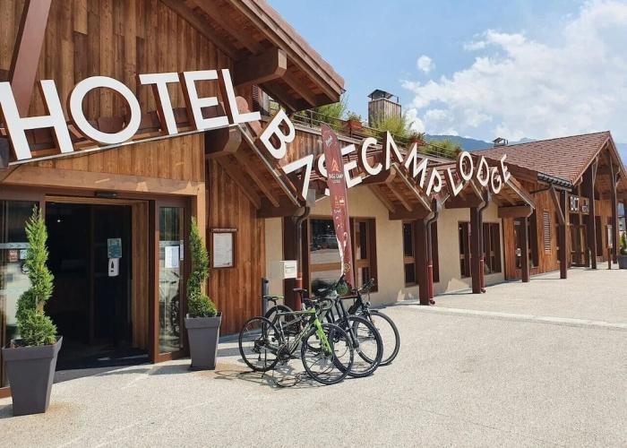 Hotel Base Camp Lodge