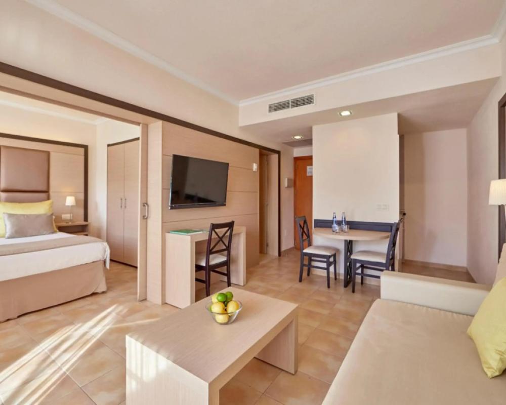 фото Zafiro Cala Mesquida Hotel