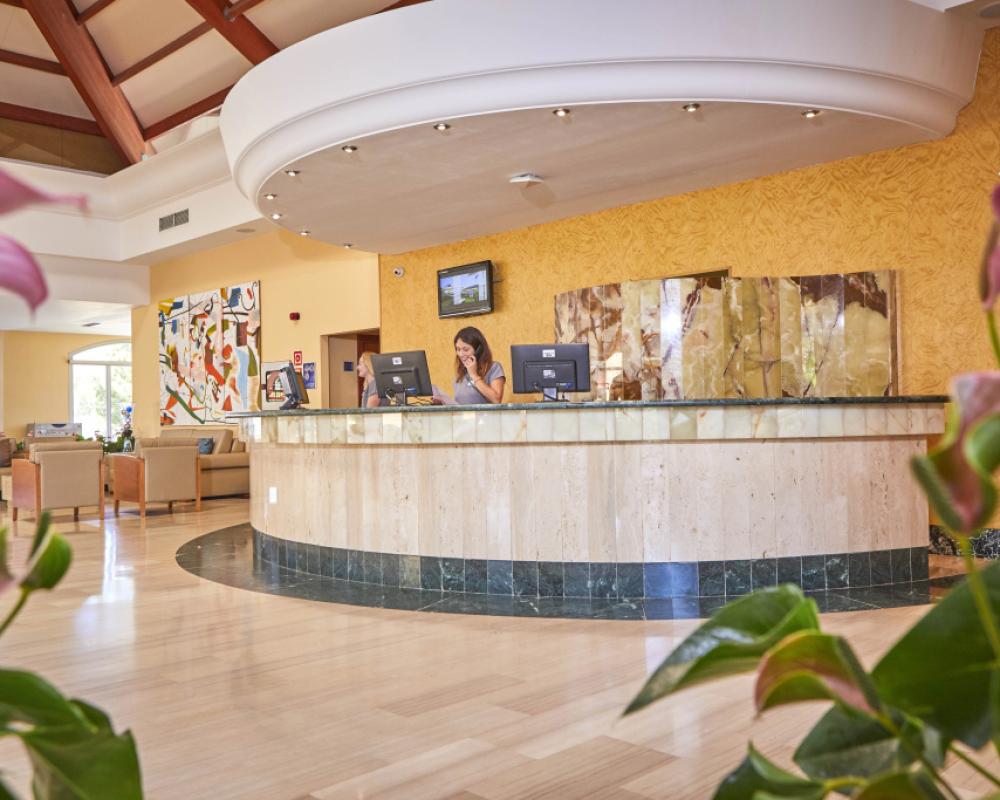 фото Zafiro Cala Mesquida Hotel