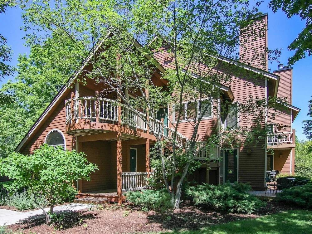 Spacious 2 Bed At Crystal Mountain Resort 2 Bedroom Condo by RedAwning