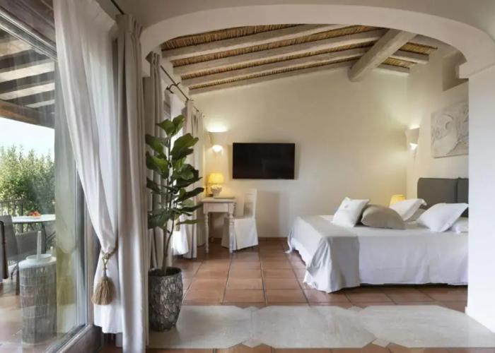 Li Finistreddi Exclusive Country Retreat