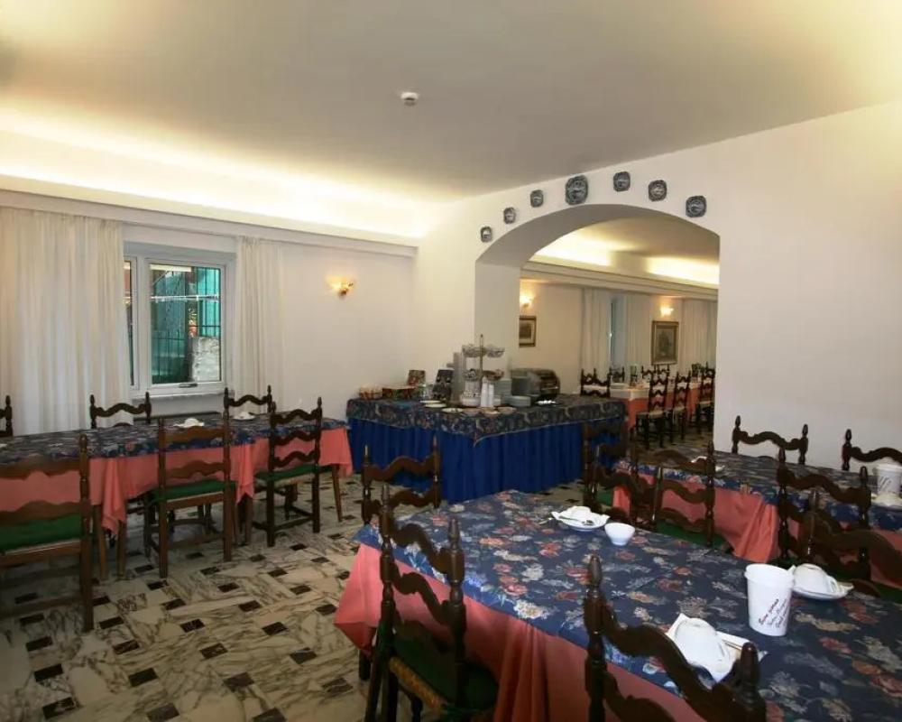 фото Hotel Dora