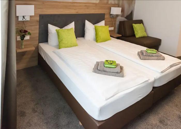 Outlet Hotel