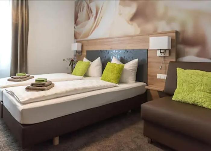Outlet Hotel