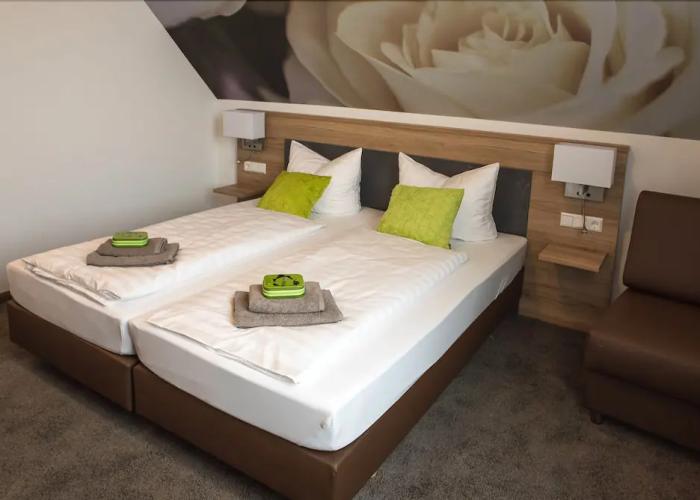 Outlet Hotel