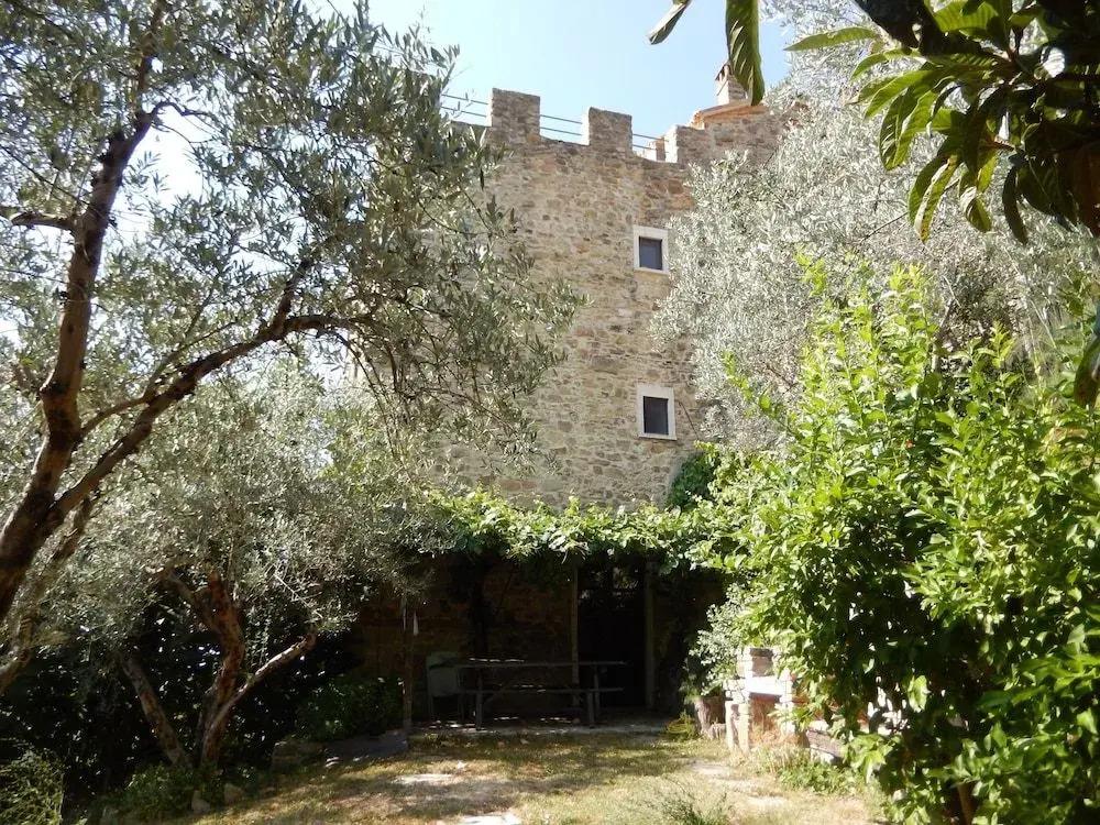 Castello di Cisterna