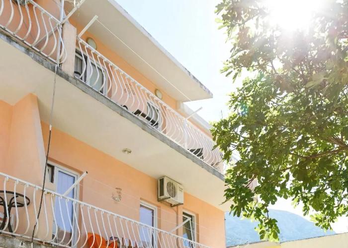 Apartments Jela
